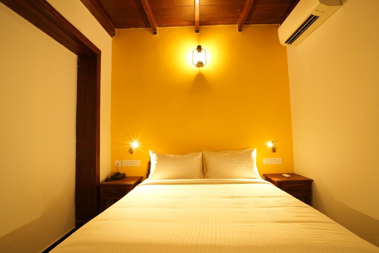 The Sunset Bay Hotel Fort Kochi ภายนอก รูปภาพ