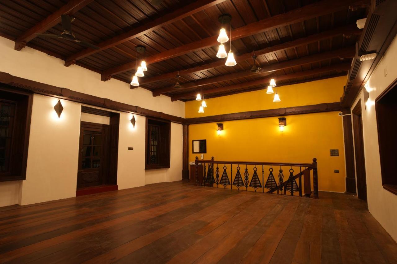 The Sunset Bay Hotel Fort Kochi ภายนอก รูปภาพ