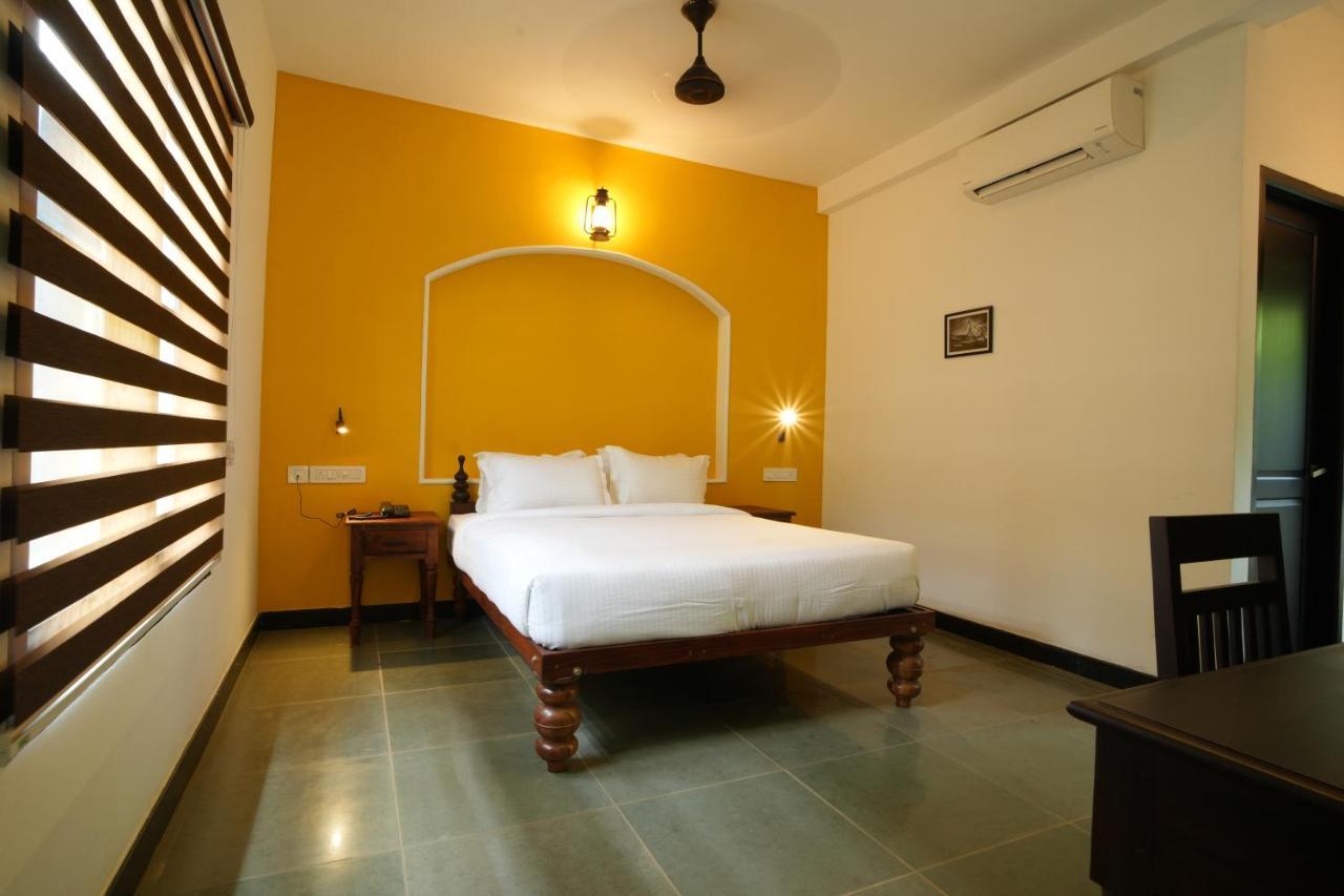 The Sunset Bay Hotel Fort Kochi ภายนอก รูปภาพ