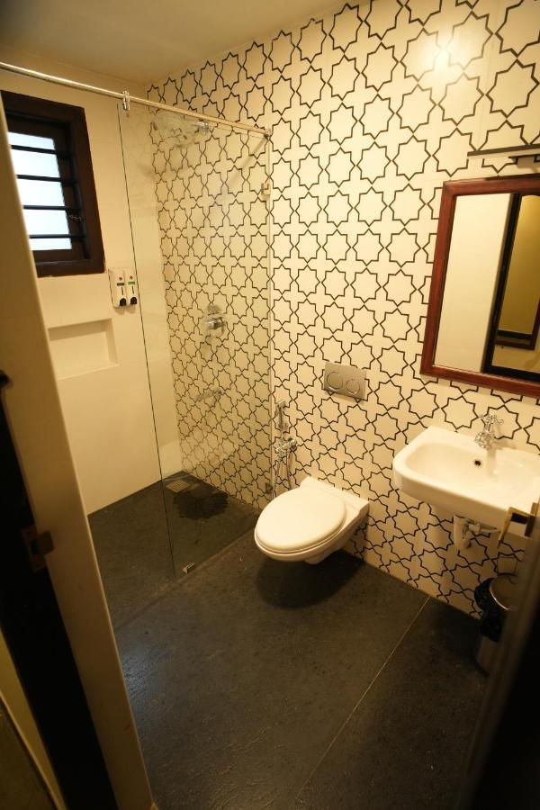 The Sunset Bay Hotel Fort Kochi ภายนอก รูปภาพ